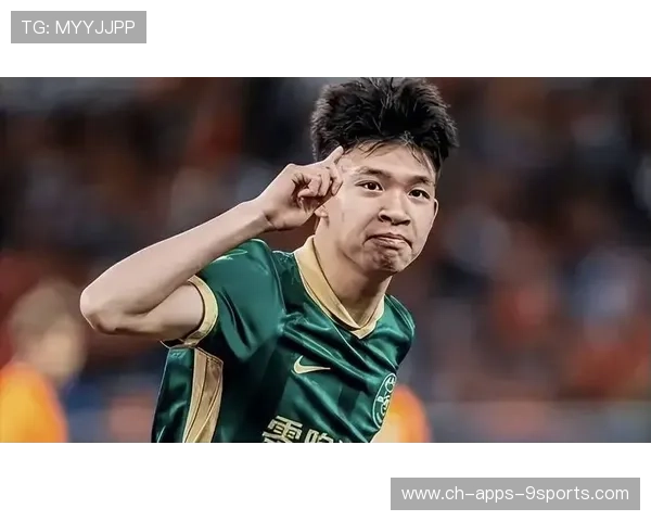 王钰栋在国青赛场连过三人后推射得分，展现极佳竞技状态